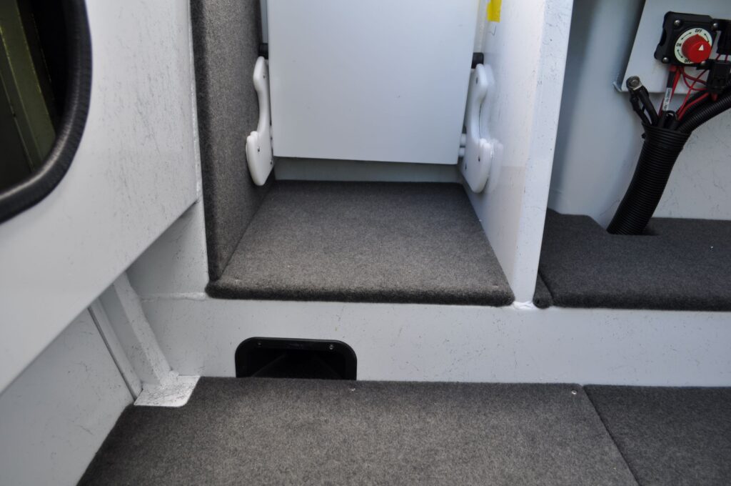 539-crossfire-rear-console-15